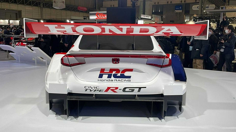 Представлен спортпрототип Honda Civic Type R-GT. Инженеры «выжали» из 2,0-литрового мотора около 500 л.с.